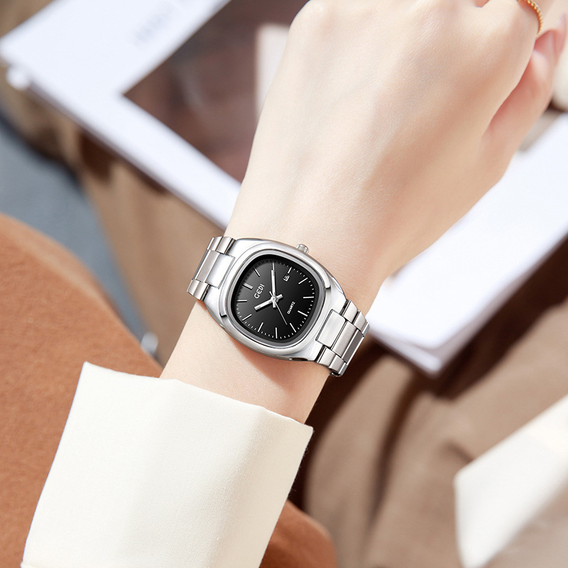 ساعة يد نسائية أنيقة من UTHAI  - مراجعة Luxury Watch Deals وسعره