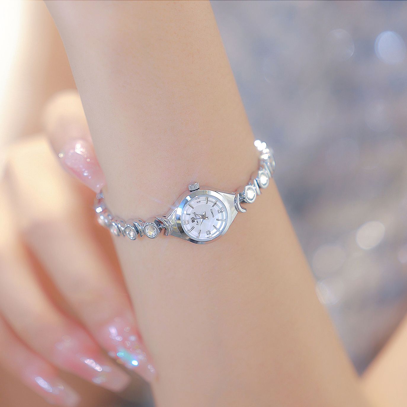 السيدات مشاهدة ضوء قائمة العلا - مراجعة Luxury Watch List وسعره