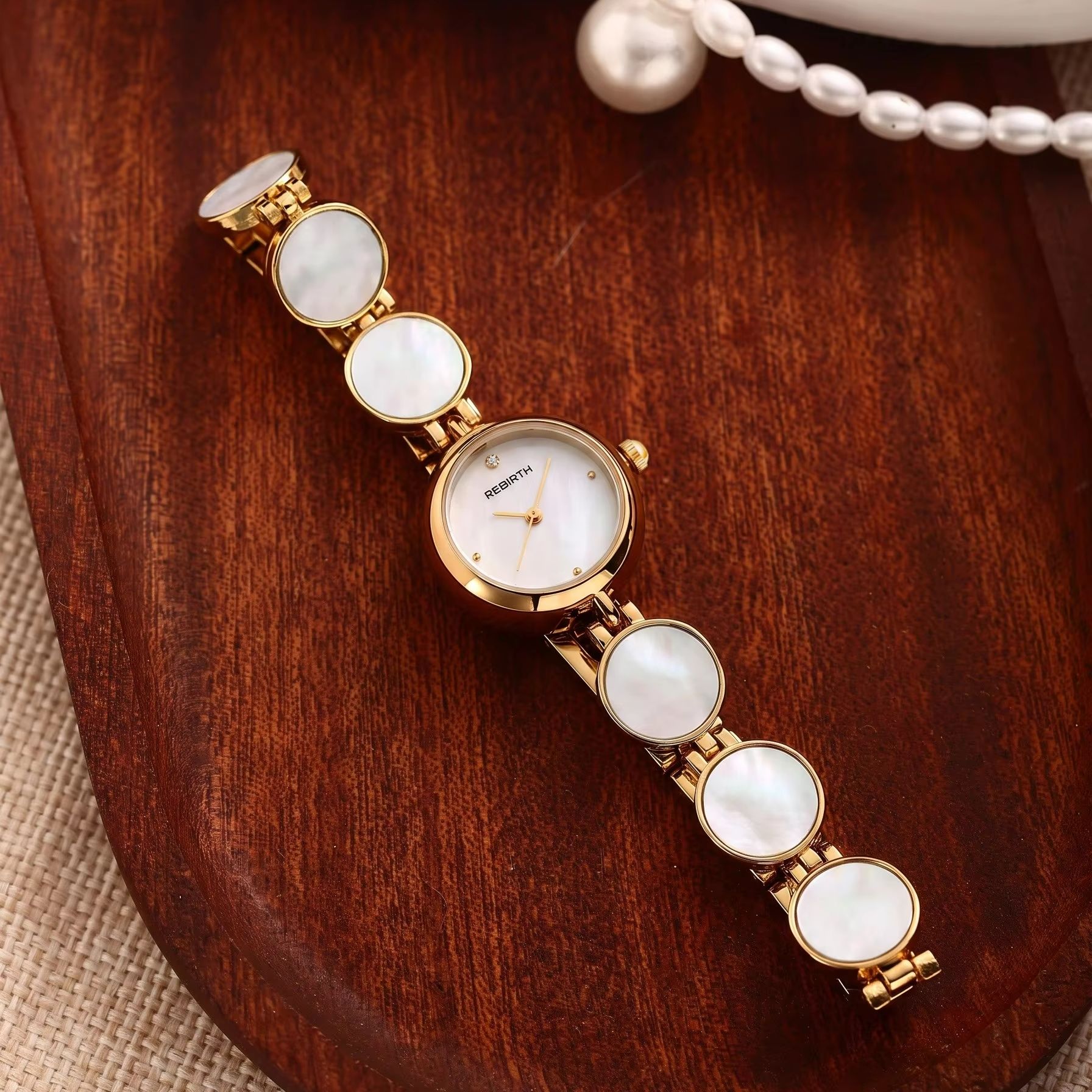 ساعة نسائية فاخرة بتصميم أنيق، - مراجعة Luxury Watch Diamond وسعره