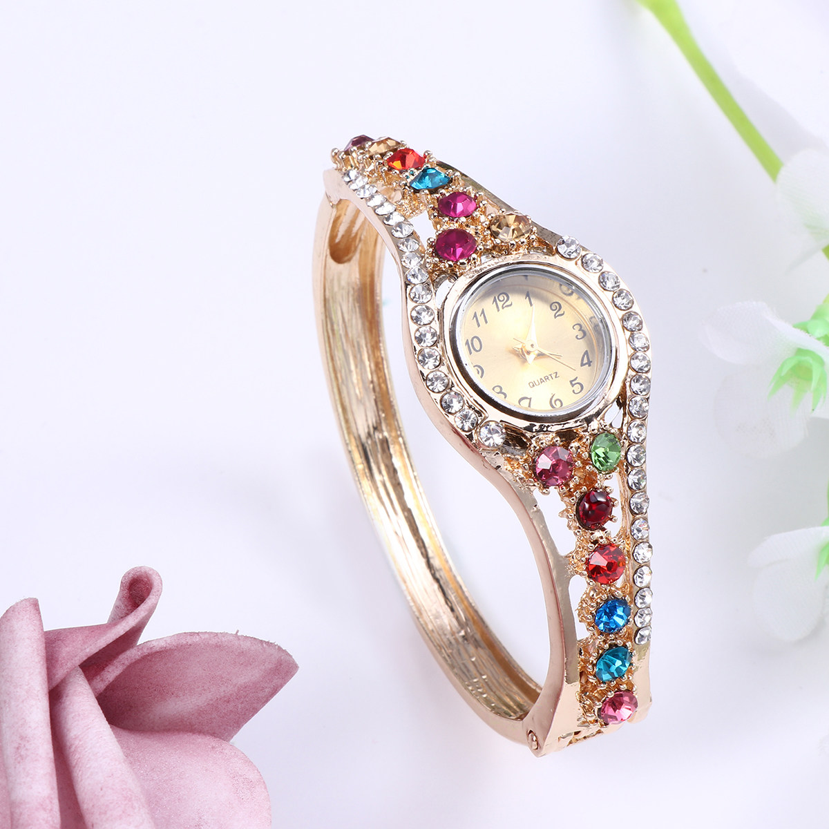ساعة يد أنيقة للنساء بسوار ملو - مراجعة Luxury Watch White وسعره