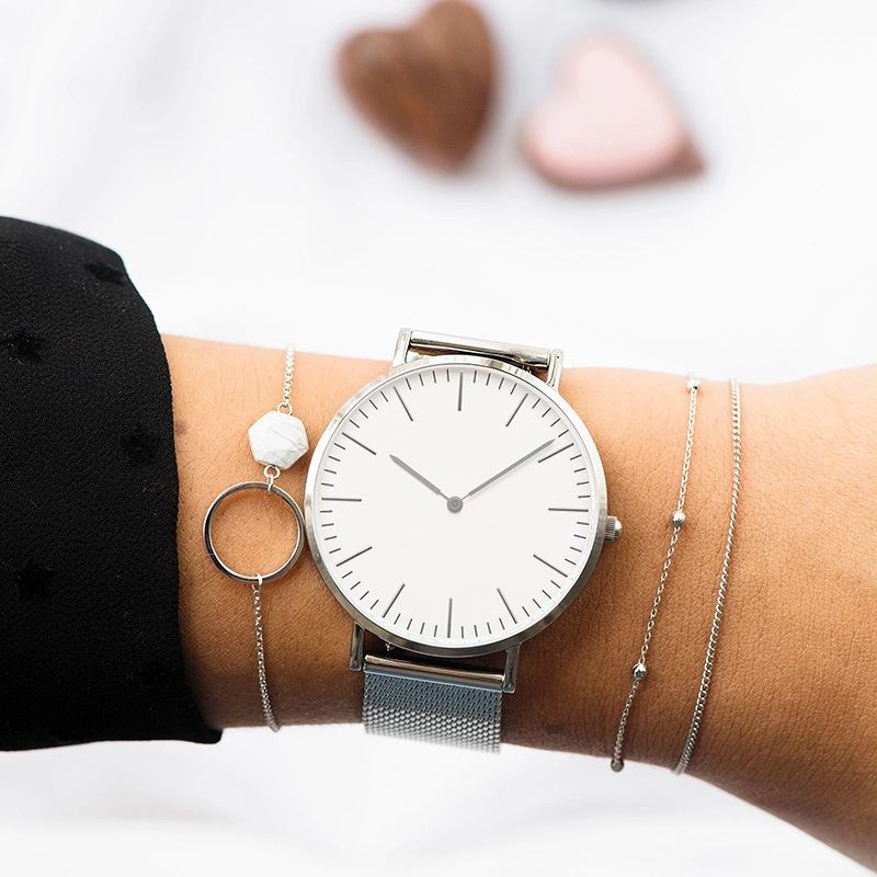 ساعة يد كوارتز بحزام شبكي من ا - مراجعة Luxury Watch Deals وسعره