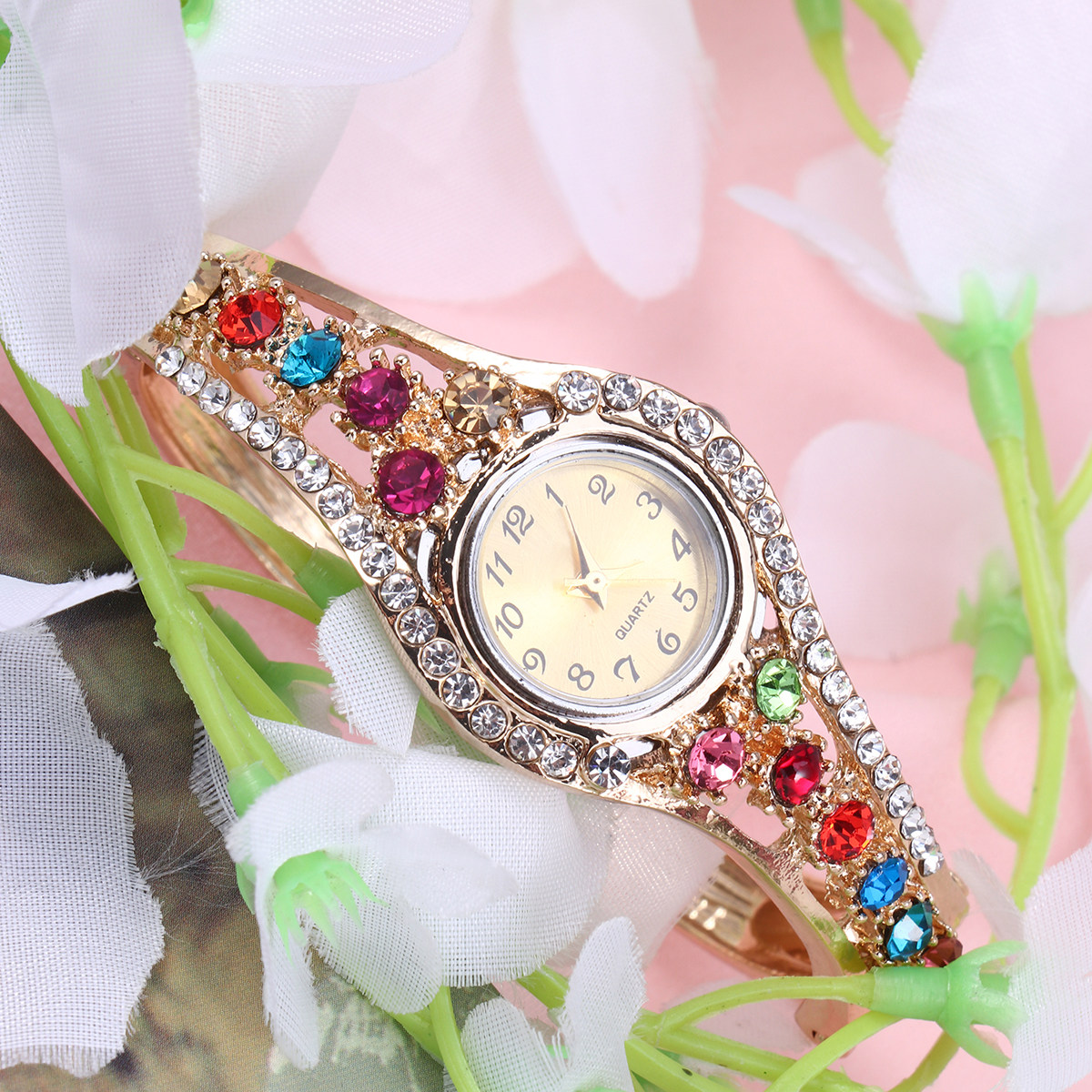 ساعة نسائية فاخرة بتصميم سوار  - مراجعة Luxury Watch White وسعره