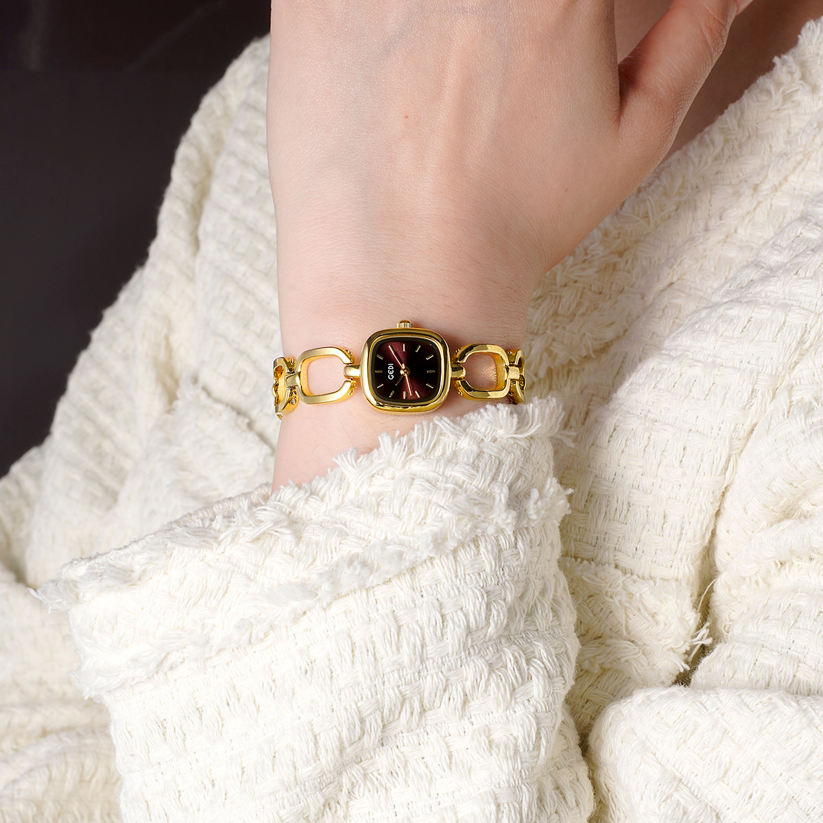 ساعات نسائية من ماركة GEDI، فا - مراجعة Luxury Watch List وسعره