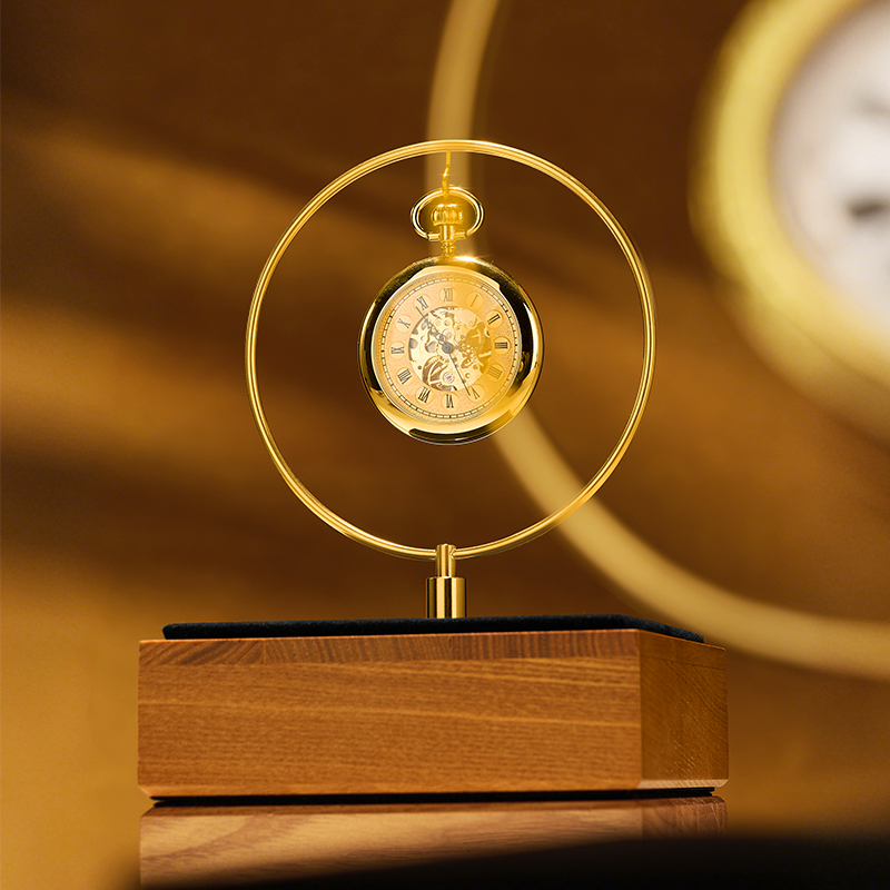 حامل عرض ساعة الجيب الفاخر من  - مراجعة Luxury Watch Gold وسعره