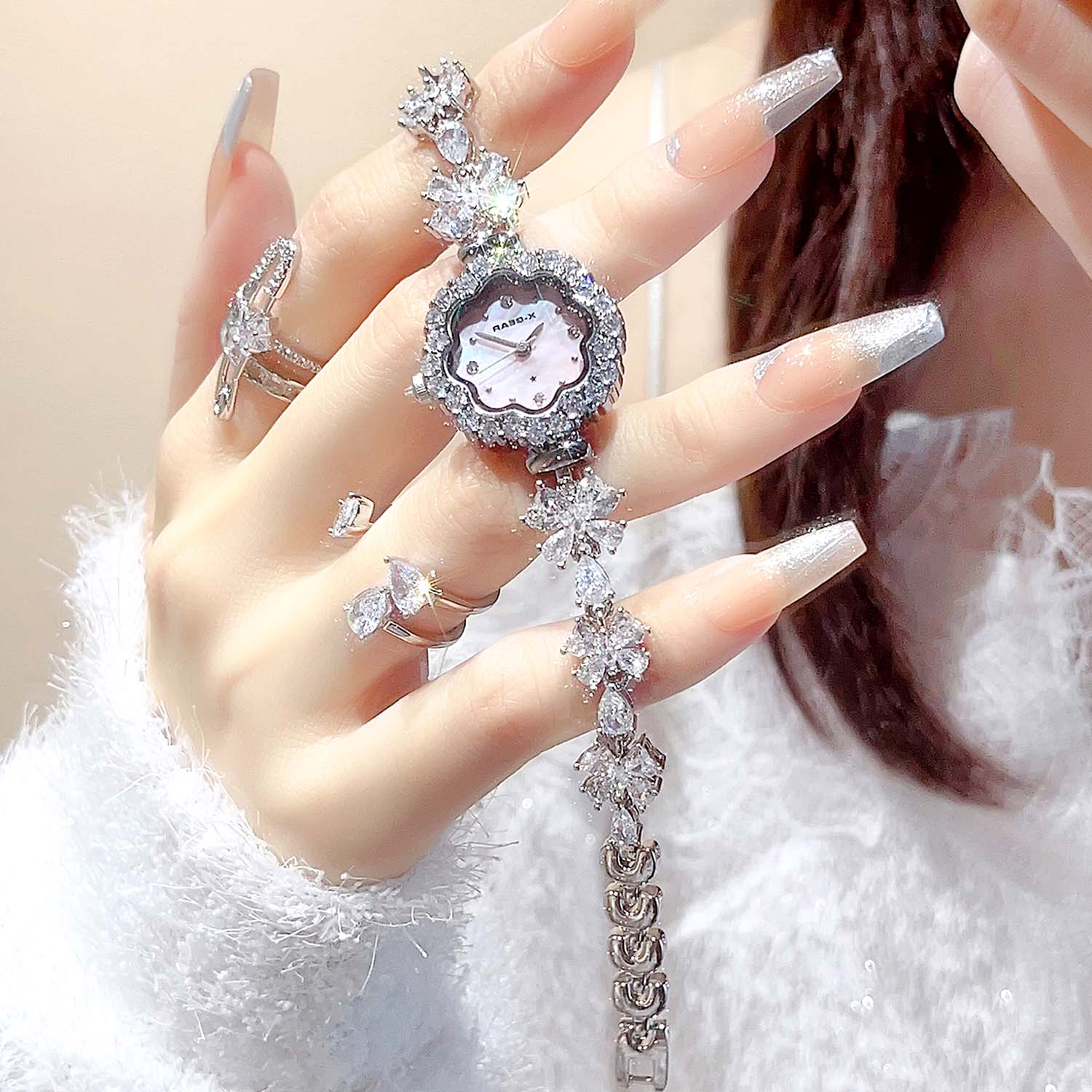 ساعة يد نسائية فاخرة X-GEAR عل - مراجعة Luxury X I Watch وسعره