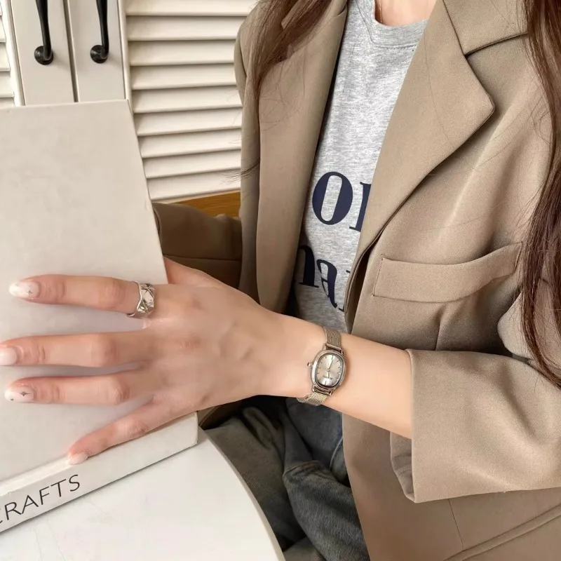 صغيرة البيضاوي الهاتفي الأخضر  - مراجعة Luxury Watch Cartier وسعره